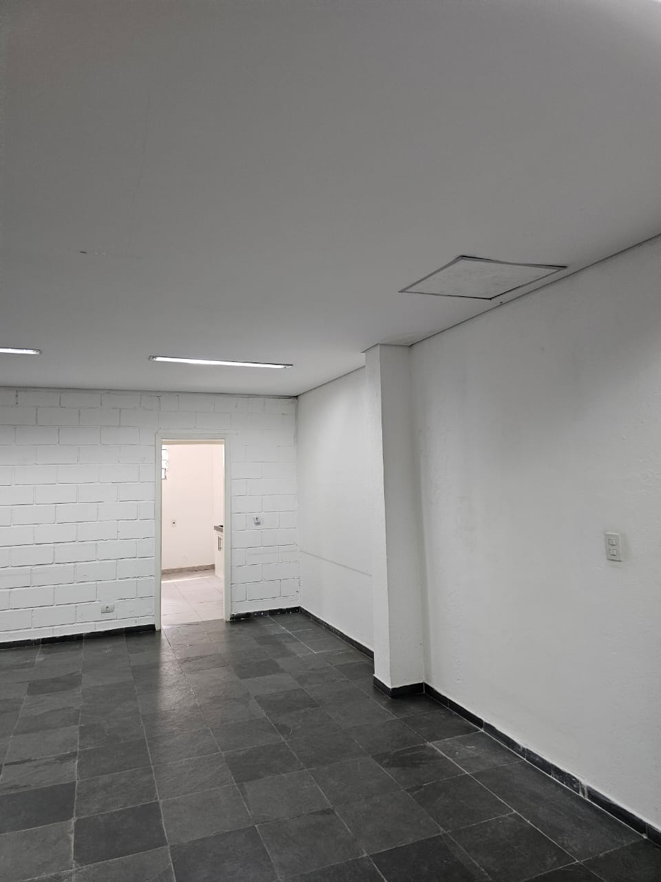 Imagem Galpão para Alugar, 600 m² em Vila Anastácio - São Paulo