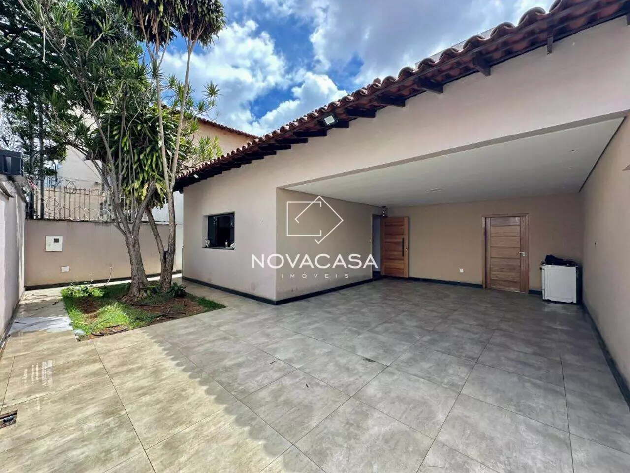 Imagem Casa com 5 Quartos à Venda, 250 m² em Rio Branco - Belo Horizonte Imagem Casa com 5 Quartos à Venda, 250 m² em Rio Branco - Belo Horizonte