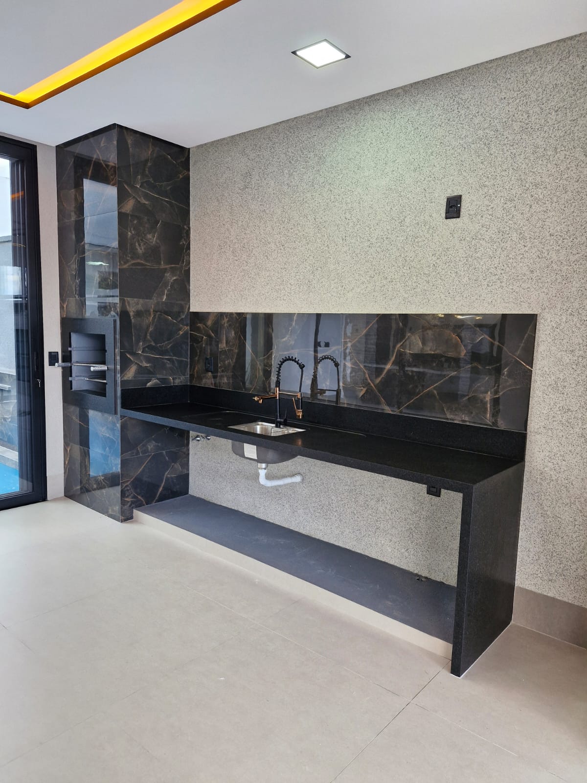Imagem Casa com 4 Quartos à Venda, 236 m² em Moinho dos Ventos - Goiânia Imagem Casa com 4 Quartos à Venda, 236 m² em Moinho dos Ventos - Goiânia