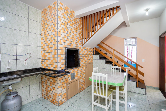 Imagem Casa com 3 Quartos à Venda, em Sítio Cercado - Curitiba Imagem Casa com 3 Quartos à Venda, em Sítio Cercado - Curitiba