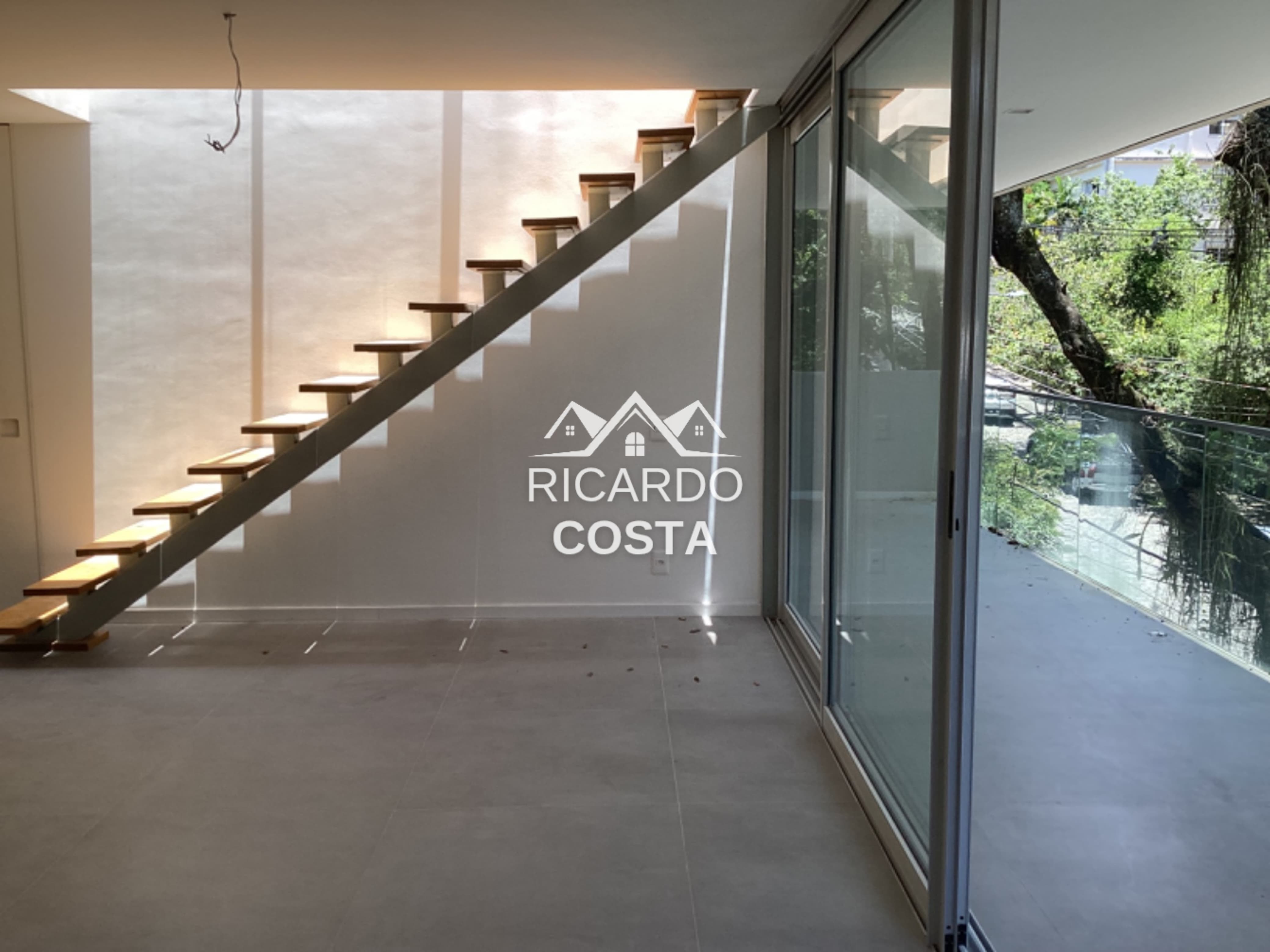 Imagem Cobertura com 2 Quartos à Venda ou Locação, 190 m² em Humaitá - Rio de Janeiro Imagem Cobertura com 2 Quartos à Venda ou Locação, 190 m² em Humaitá - Rio de Janeiro