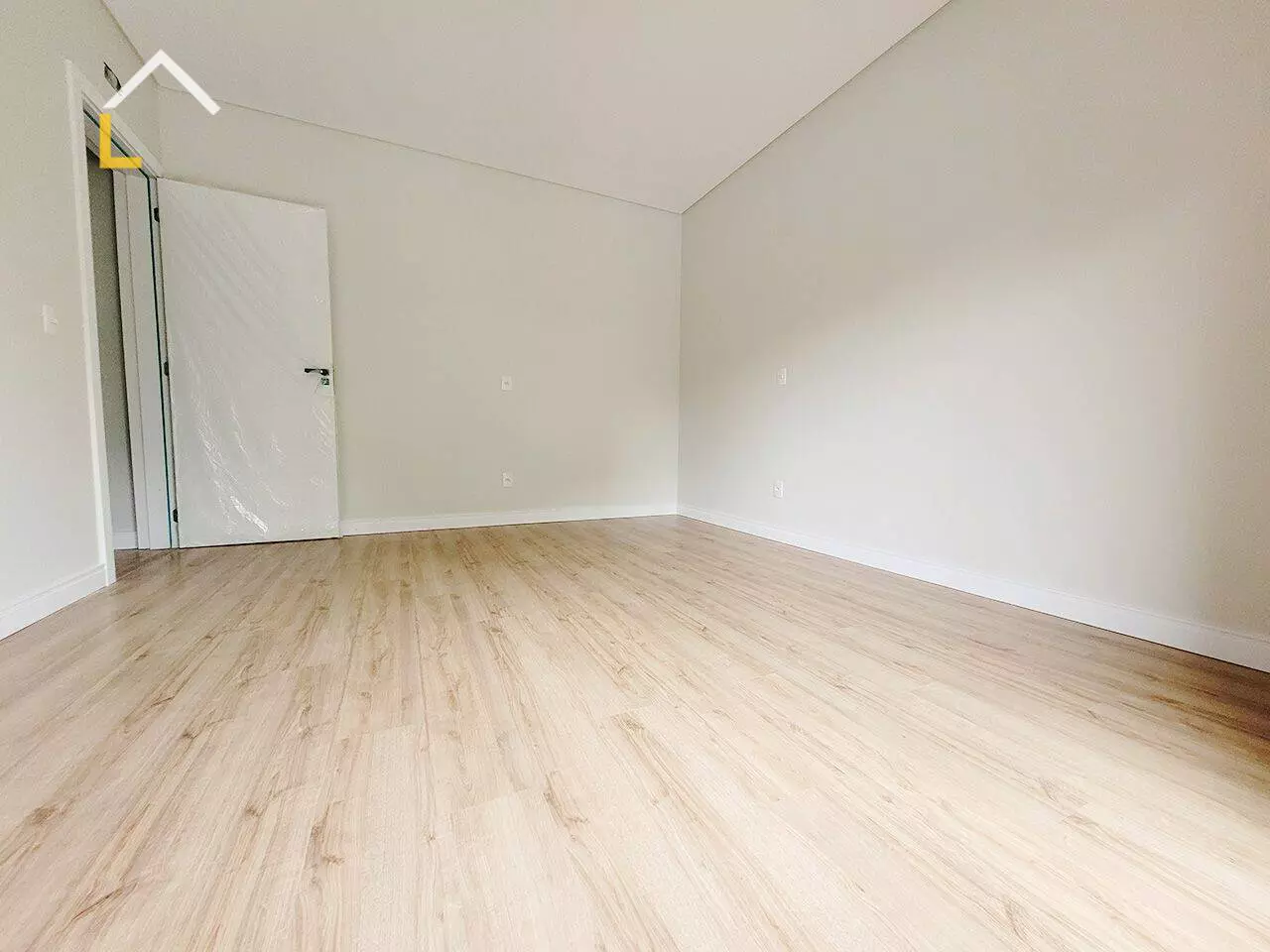 Imagem Sobrado com 3 Quartos à Venda, 157 m² em Anita Garibaldi - Joinville Imagem Sobrado com 3 Quartos à Venda, 157 m² em Anita Garibaldi - Joinville