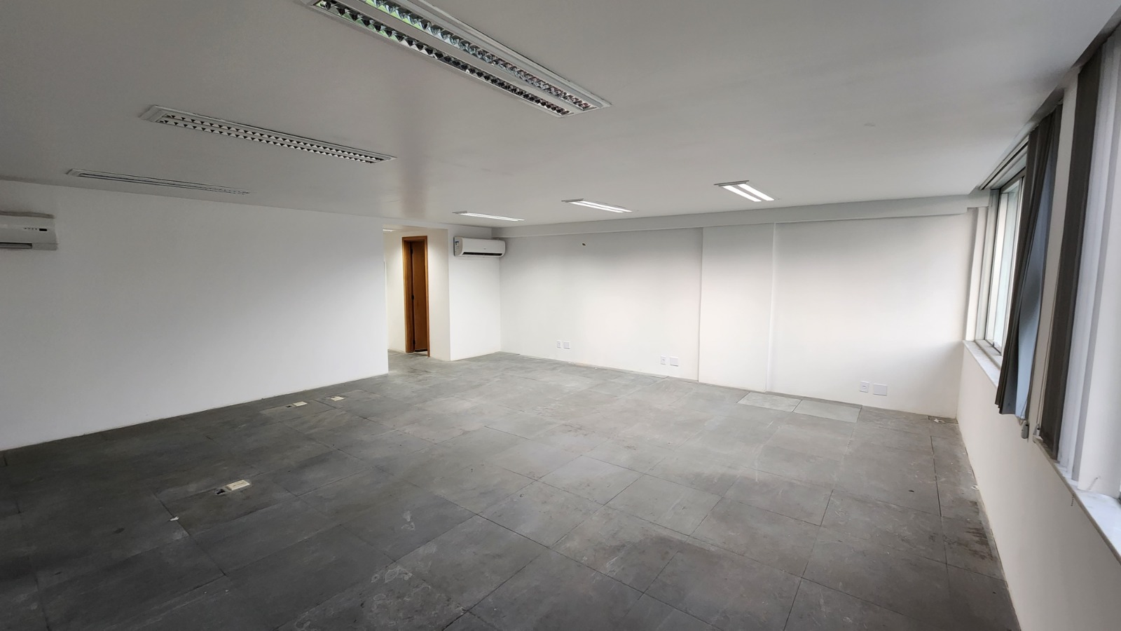 Imagem Sala Comercial à Venda ou Locação, 62 m²em Barra da Tijuca - Rio de Janeiro