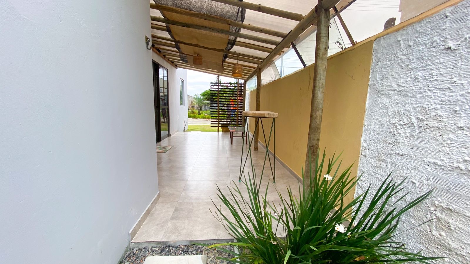 Imagem Casa de Condomínio com 2 Quartos à Venda ou Locação, 165 m²em Vila de Abrantes (Abrantes) - Camaçari Imagem Casa de Condomínio com 2 Quartos à Venda ou Locação, 165 m²em Vila de Abrantes (Abrantes) - Camaçari