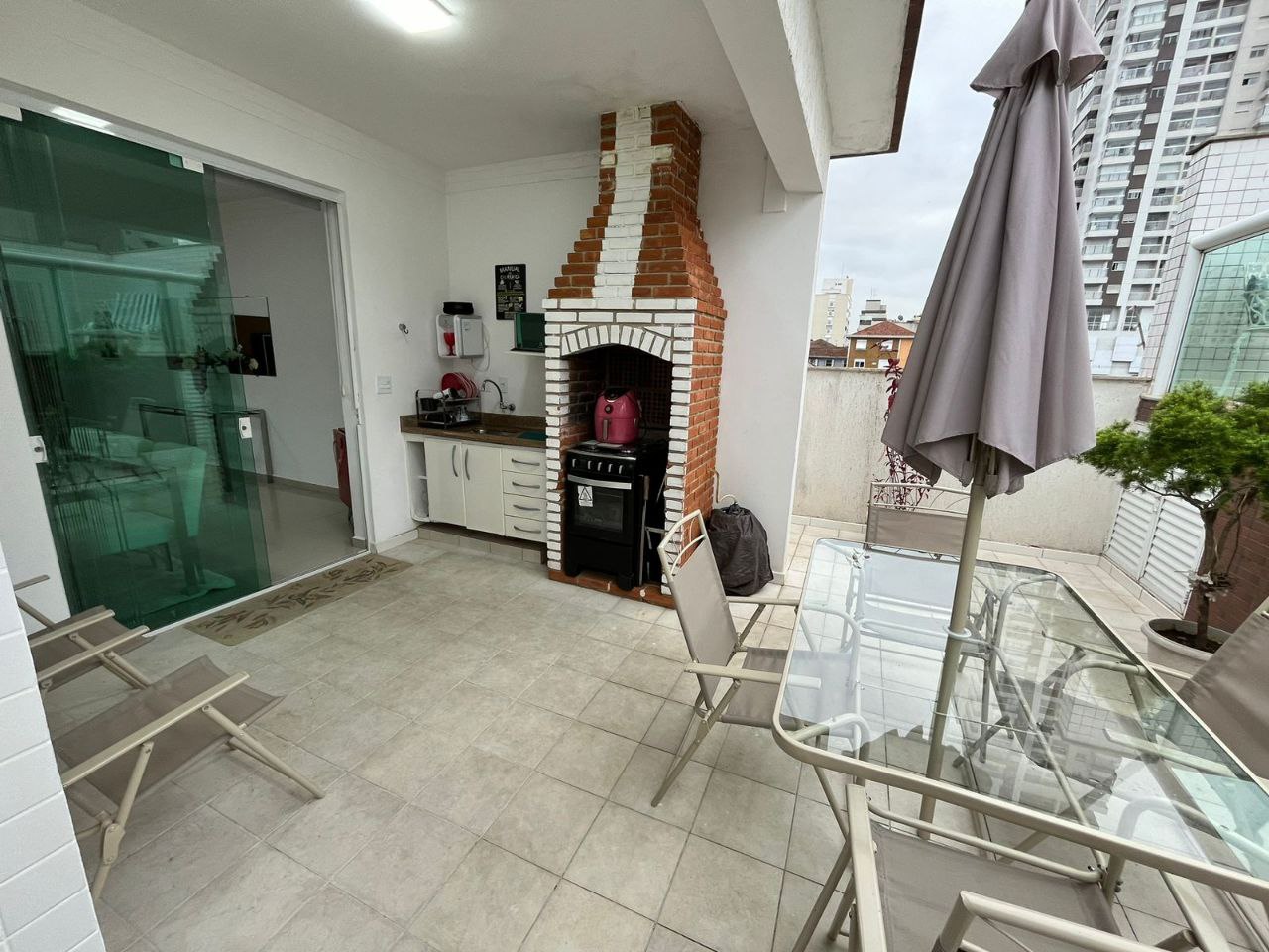 Imagem Casa com 4 Quartos à Venda, 239 m²em Embaré - Santos