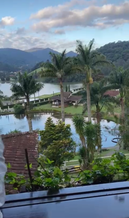 Imagem Casa de Condomínio com 4 Quartos à Venda, 351 m² em Carlos Guinle - Teresópolis