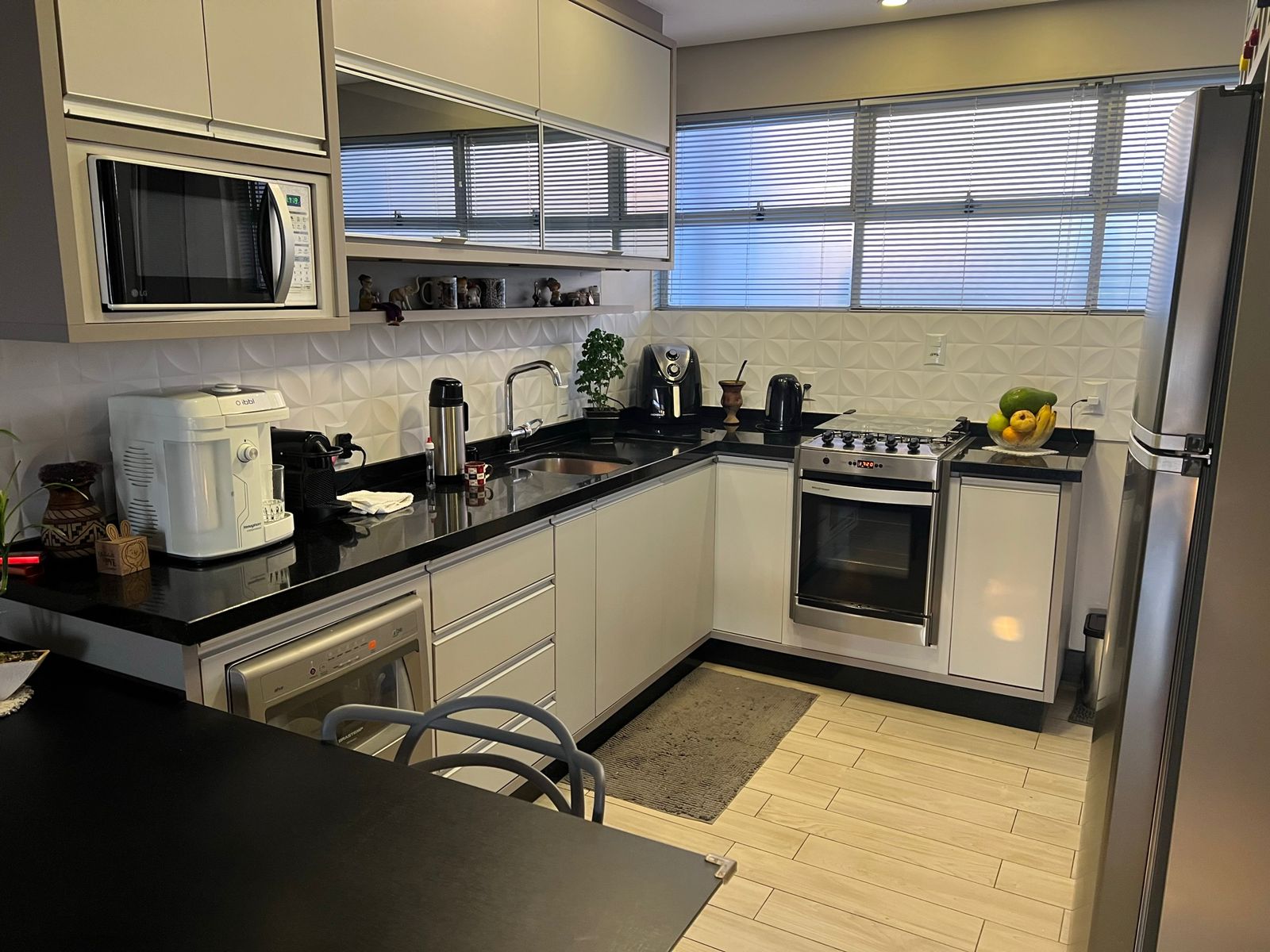 Imagem Apartamento com 3 Quartos à Venda, 135 m²em Canasvieiras - Florianópolis Imagem Apartamento com 3 Quartos à Venda, 135 m²em Canasvieiras - Florianópolis