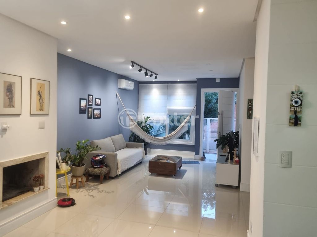Imagem Sobrado com 2 Quartos à Venda, 154 m²em Hípica - Porto Alegre Imagem Sobrado com 2 Quartos à Venda, 154 m²em Hípica - Porto Alegre