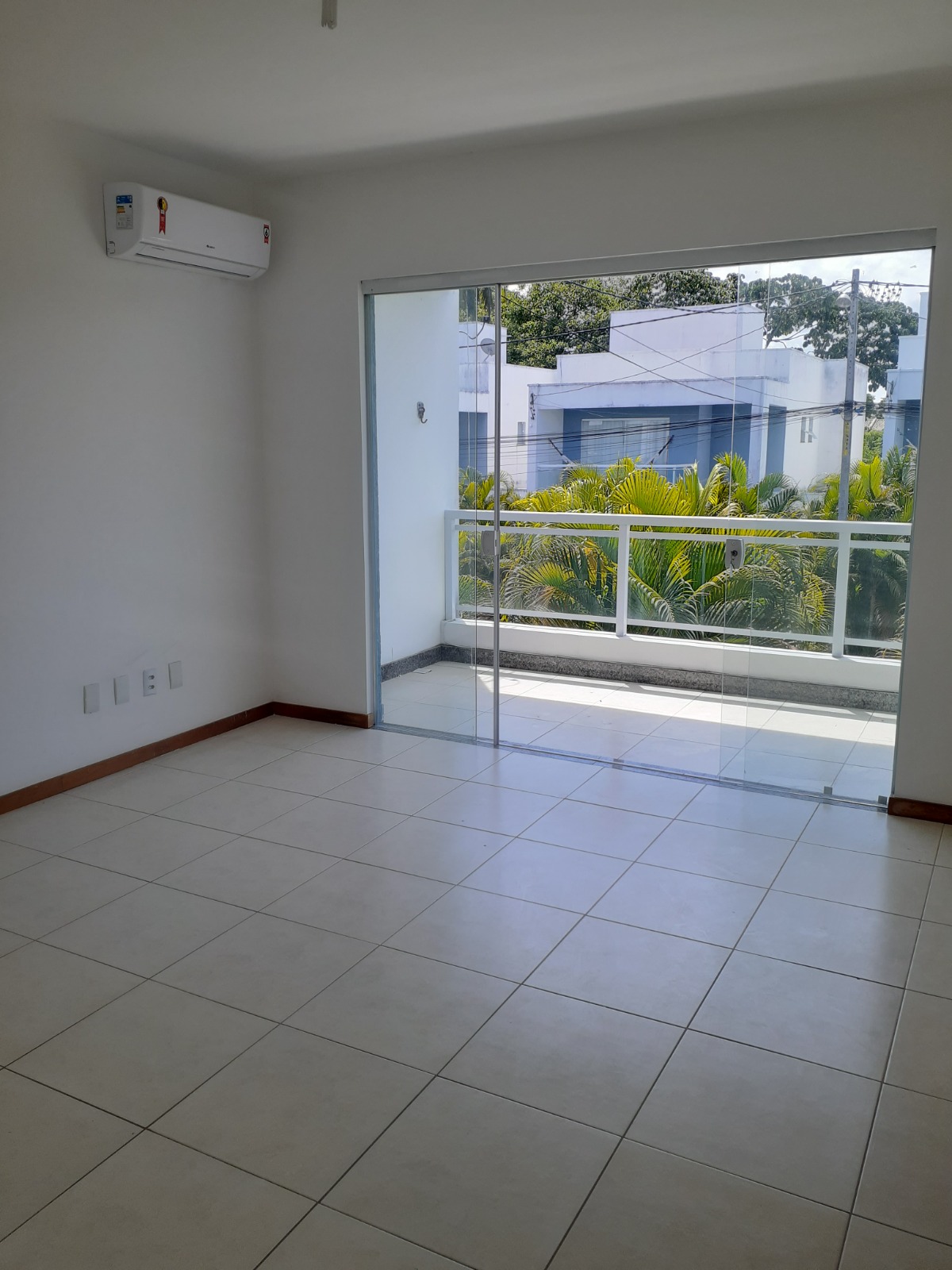 Imagem Casa com 4 Quartos para Alugar, em Buraquinho - Lauro de Freitas