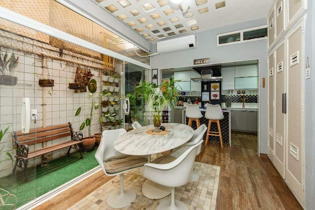 Imagem Apartamento com 3 Quartos à Venda, 195 m²em Copacabana - Rio de Janeiro