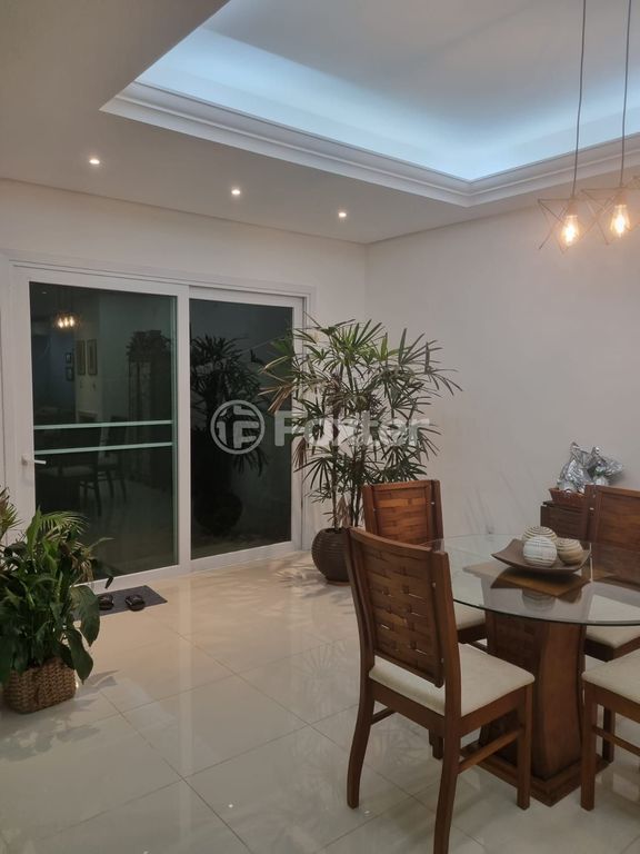 Imagem Sobrado com 2 Quartos à Venda, 154 m²em Hípica - Porto Alegre Imagem Sobrado com 2 Quartos à Venda, 154 m²em Hípica - Porto Alegre