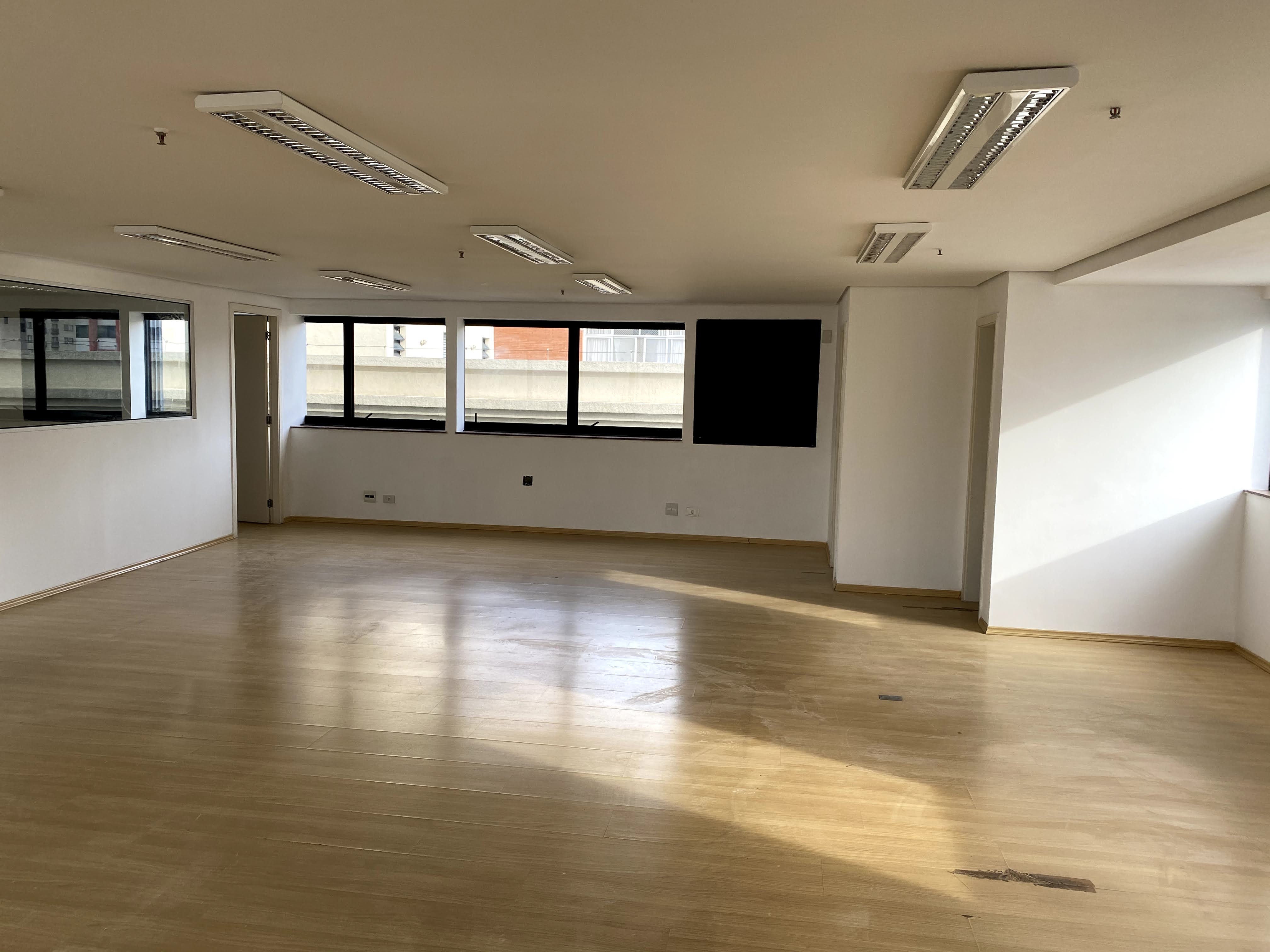 Imagem Sala Comercial à Venda ou Locação, 122 m² em Santa Cecília - São Paulo Imagem Sala Comercial à Venda ou Locação, 122 m² em Santa Cecília - São Paulo
