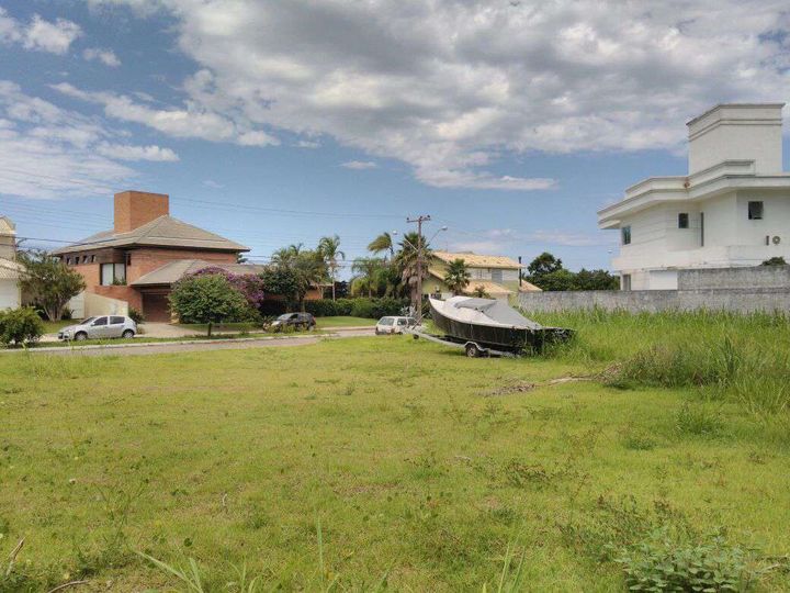 Imagem Terreno à Venda, 900 m² em Rio Tavares - Florianópolis Imagem Terreno à Venda, 900 m² em Rio Tavares - Florianópolis