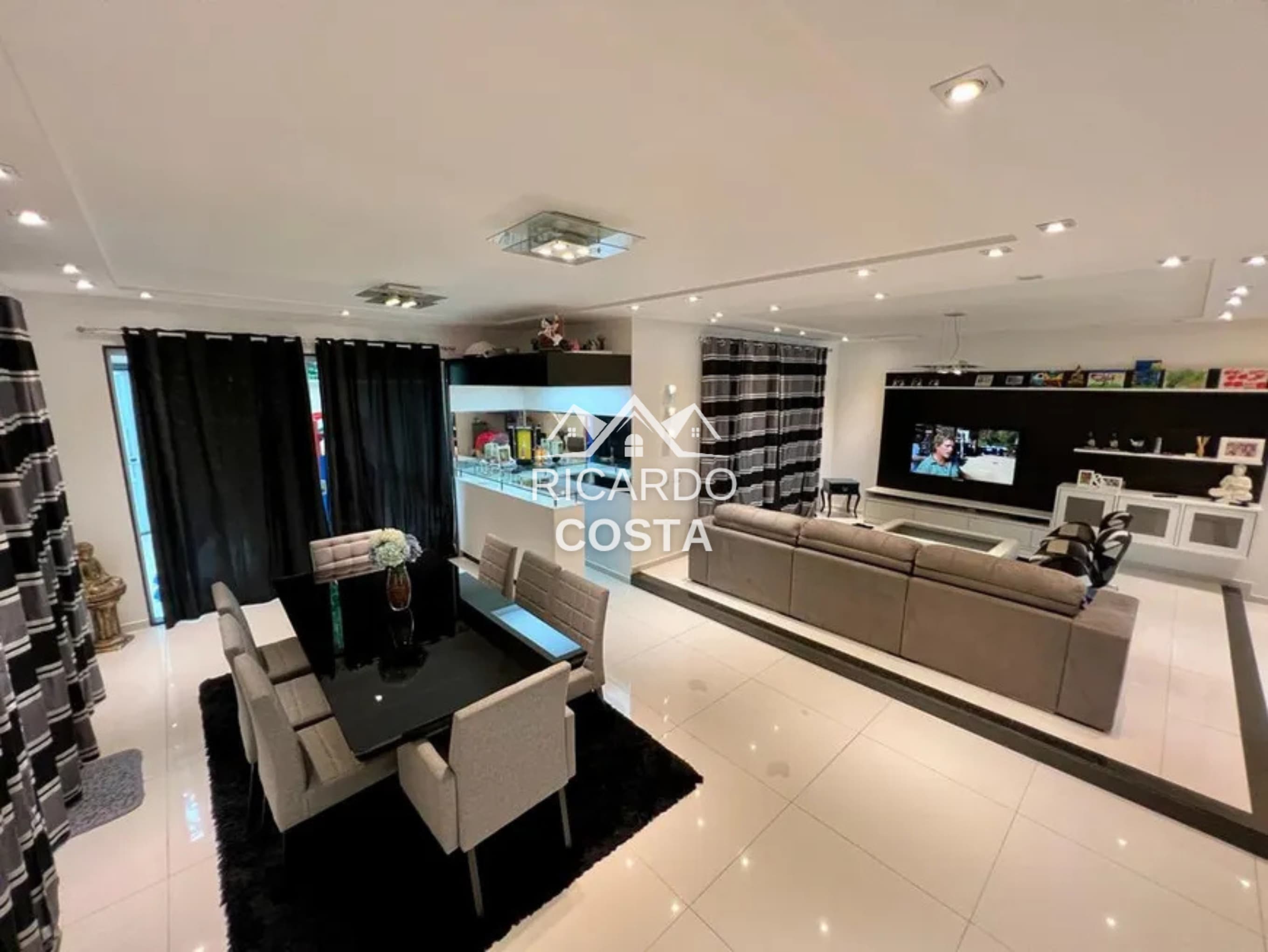 Imagem Casa de Condomínio com 3 Quartos à Venda ou Locação, 310 m² em Jacarepaguá - Rio de Janeiro Imagem Casa de Condomínio com 3 Quartos à Venda ou Locação, 310 m² em Jacarepaguá - Rio de Janeiro