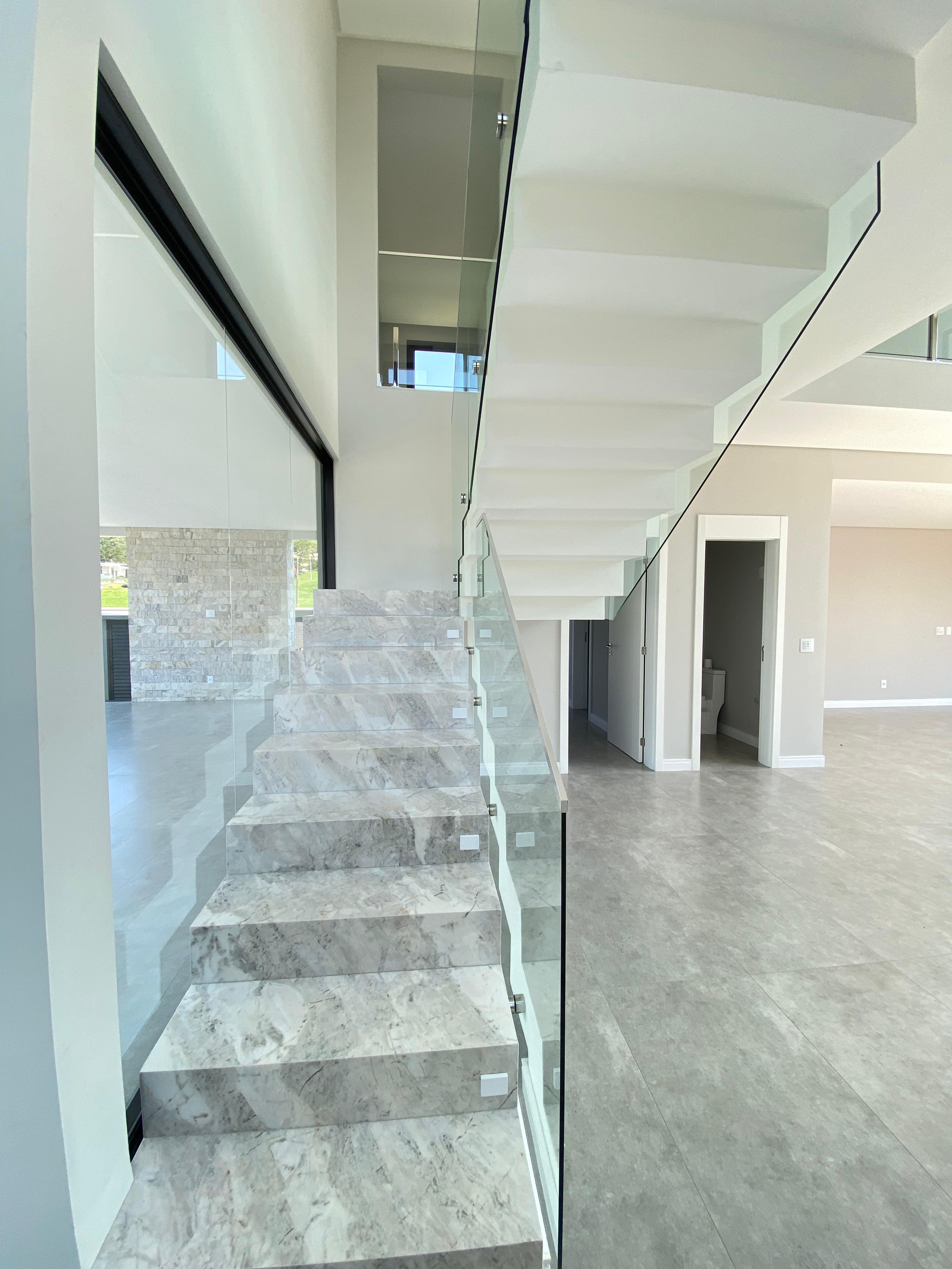 Imagem Casa com 4 Quartos à Venda, 370 m²em Santa Regina - Camboriú Imagem Casa com 4 Quartos à Venda, 370 m²em Santa Regina - Camboriú