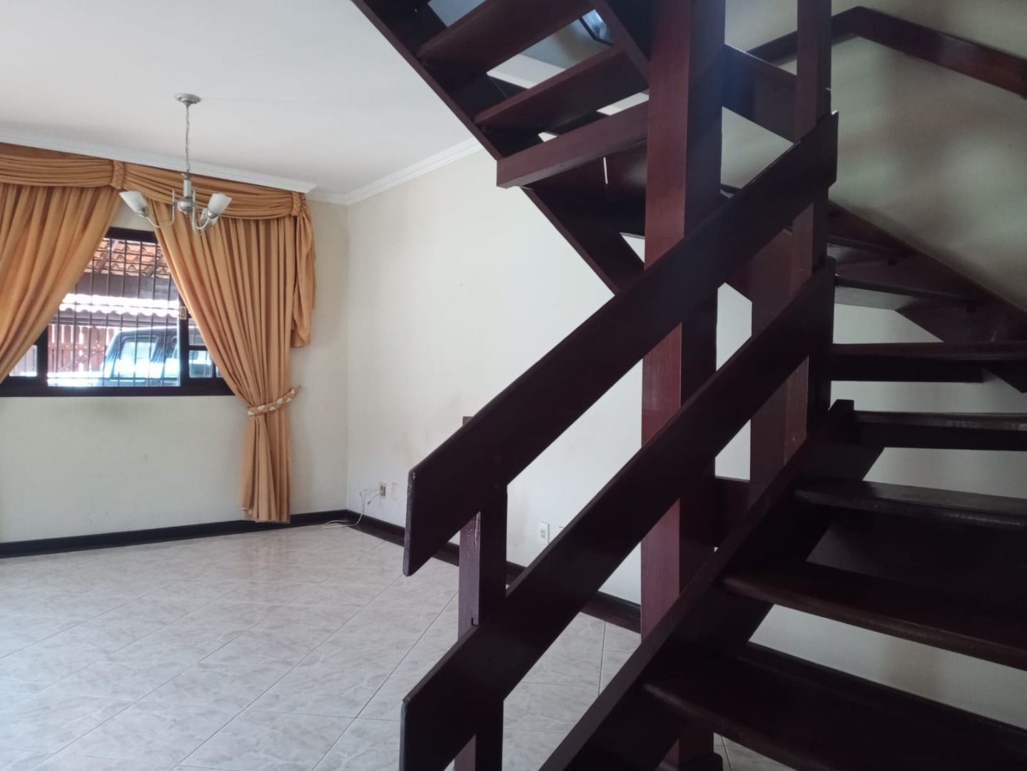 Imagem Casa com 3 Quartos à Venda, 360 m²em Piratininga - Niterói Imagem Casa com 3 Quartos à Venda, 360 m²em Piratininga - Niterói
