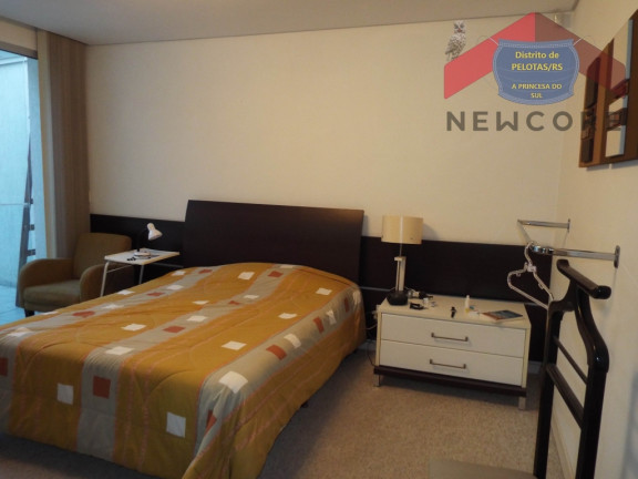Imagem Apartamento com 3 Quartos à Venda,  em Centro - Pelotas
