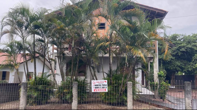 Imagem Casa com 6 Quartos à Venda, 140 m² em São Francisco - Criciúma Imagem Casa com 6 Quartos à Venda, 140 m² em São Francisco - Criciúma