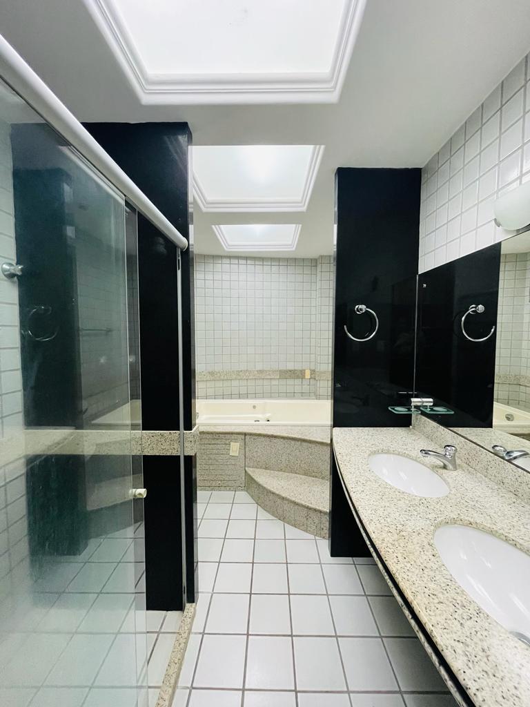 Imagem Apartamento com 4 Quartos à Venda, 221 m²em Candelária - Natal