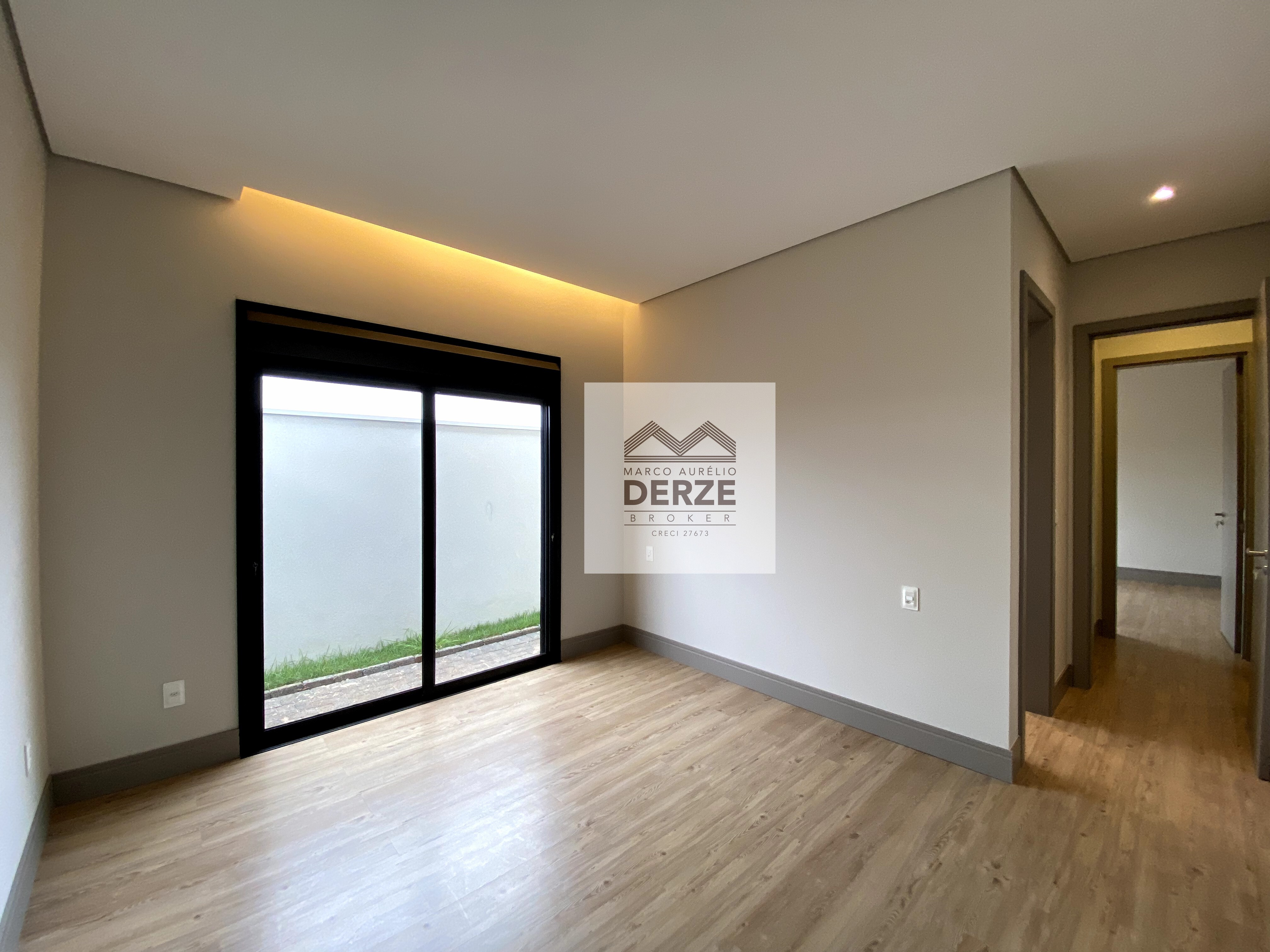 Imagem Casa com 3 Quartos à Venda, 240 m²em Jardim Inconfidência - Uberlândia Imagem Casa com 3 Quartos à Venda, 240 m²em Jardim Inconfidência - Uberlândia