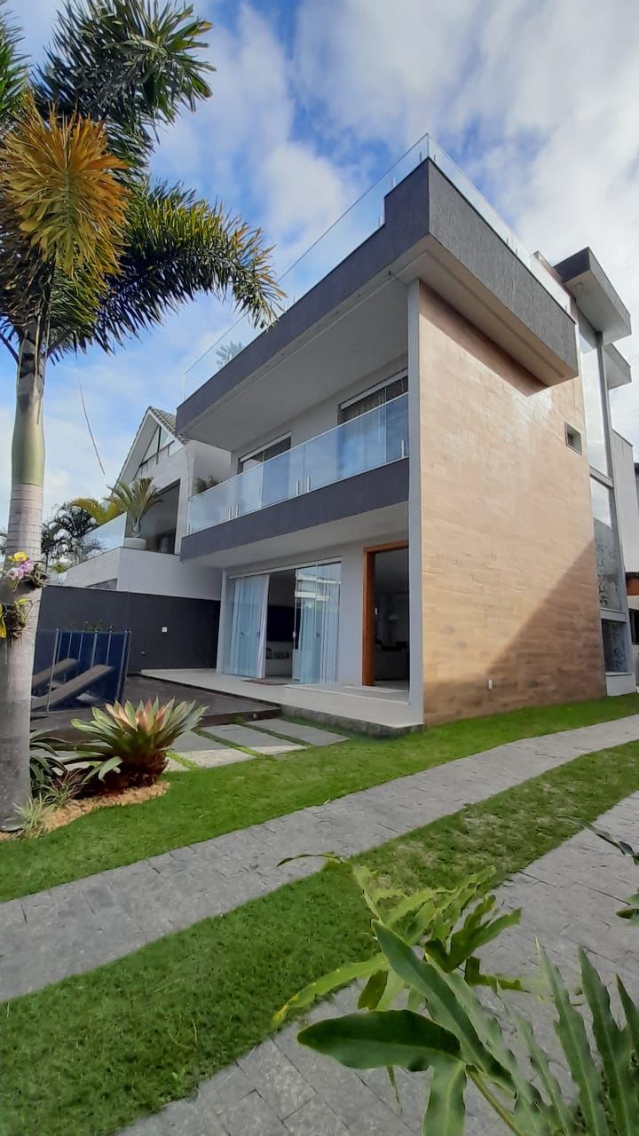 Imagem Casa de Condomínio com 3 Quartos à Venda, 340 m²em Recreio dos Bandeirantes - Rio de Janeiro Imagem Casa de Condomínio com 3 Quartos à Venda, 340 m²em Recreio dos Bandeirantes - Rio de Janeiro