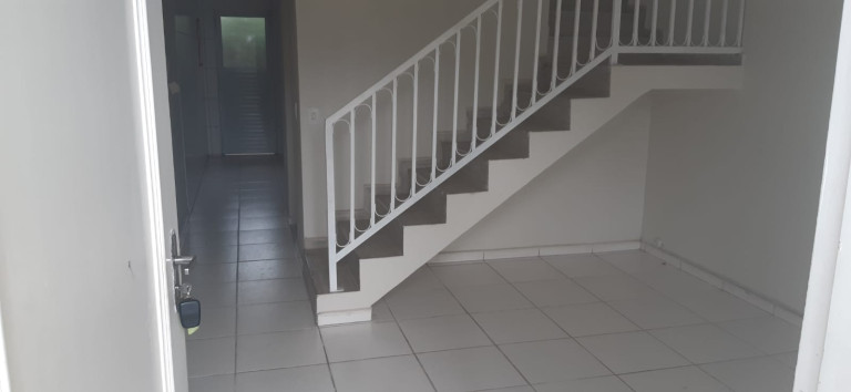 Imagem Sobrado com 2 Quartos para Alugar, 90 m²em Taboão - São Roque Imagem Sobrado com 2 Quartos para Alugar, 90 m²em Taboão - São Roque