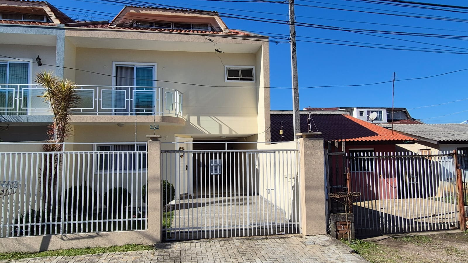 Imagem Sobrado com 3 Quartos à Venda, 177 m² em Cajuru - Curitiba Imagem Sobrado com 3 Quartos à Venda, 177 m² em Cajuru - Curitiba