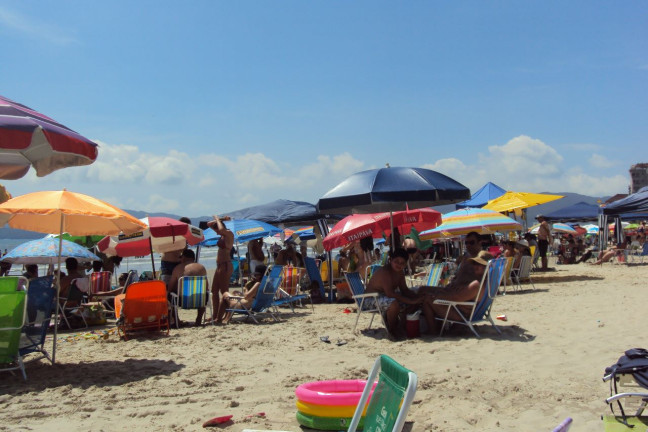 Imagem Apartamento com 2 Quartos para Temporada,  em Meia Praia - Itapema