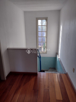 Imagem Casa com 3 Quartos à Venda, 185 m² em Santa Maria Goretti - Porto Alegre Imagem Casa com 3 Quartos à Venda, 185 m² em Santa Maria Goretti - Porto Alegre