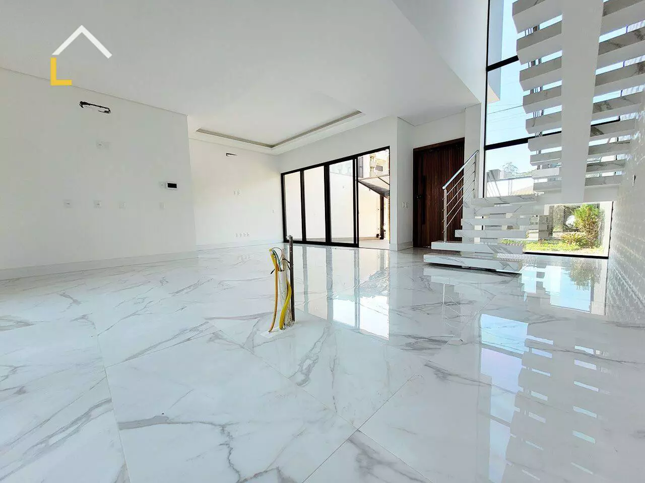 Imagem Sobrado com 3 Quartos à Venda, 160 m²em Saguaçu - Joinville Imagem Sobrado com 3 Quartos à Venda, 160 m²em Saguaçu - Joinville