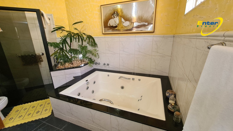 Imagem Casa de Condomínio com 4 Quartos à Venda,  em Joquei clube - Brasilia