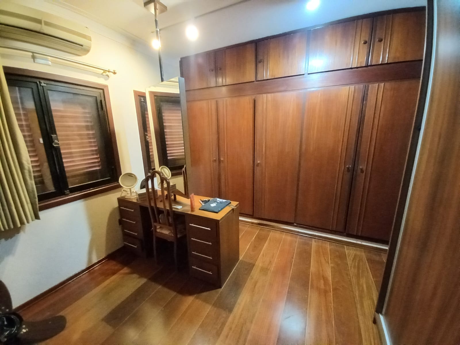 Imagem Casa com 5 Quartos à Venda, 475 m²em Vila Brandina - Campinas