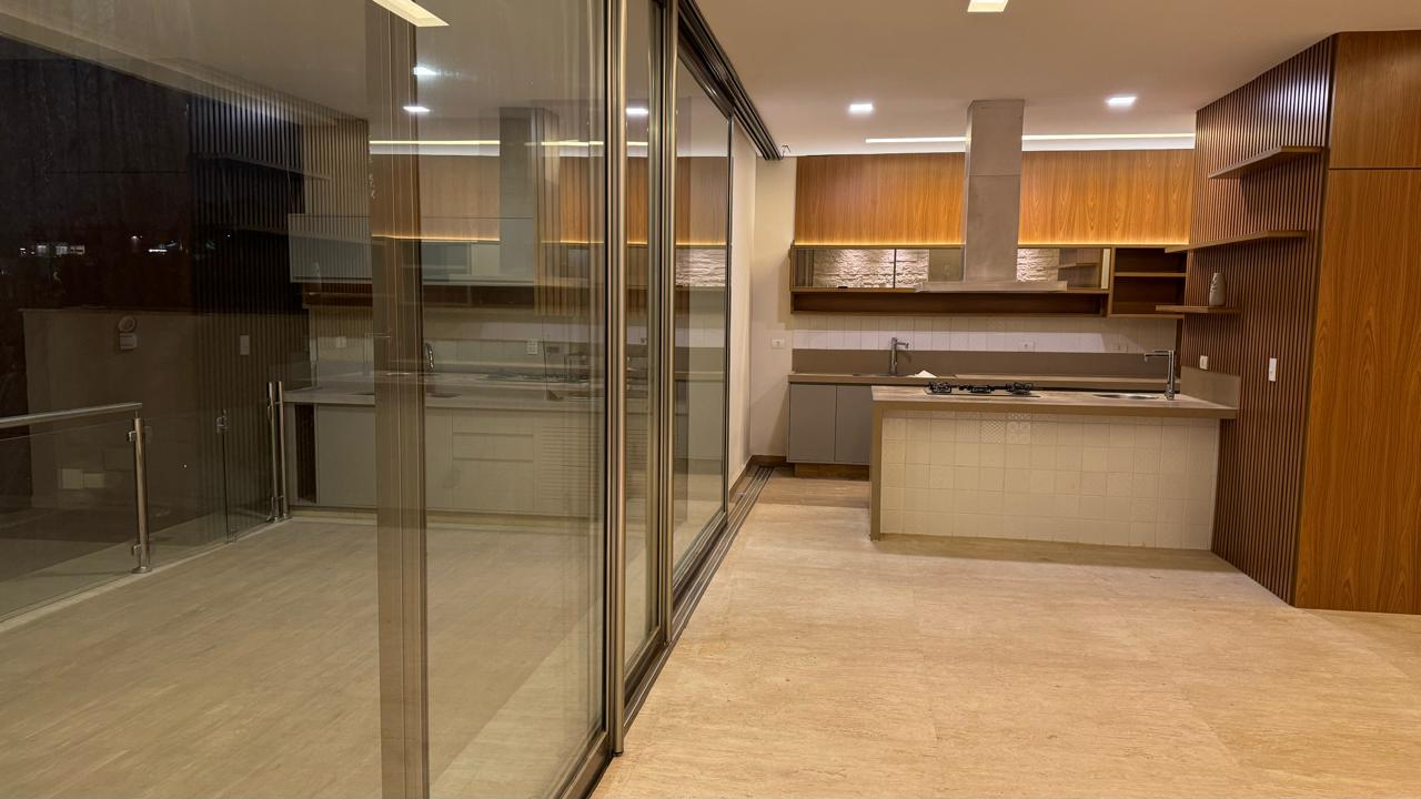 Imagem Casa com 4 Quartos à Venda, 450 m²em Tamboré - Barueri Imagem Casa com 4 Quartos à Venda, 450 m²em Tamboré - Barueri
