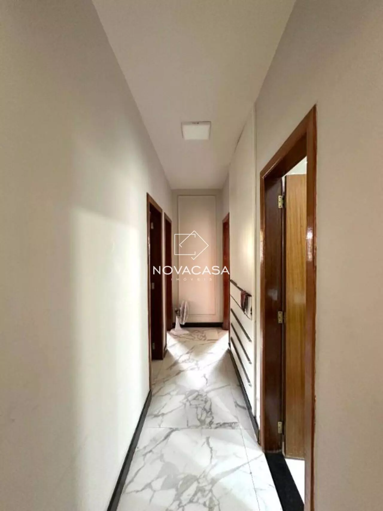 Imagem Casa com 5 Quartos à Venda, 250 m² em Rio Branco - Belo Horizonte Imagem Casa com 5 Quartos à Venda, 250 m² em Rio Branco - Belo Horizonte
