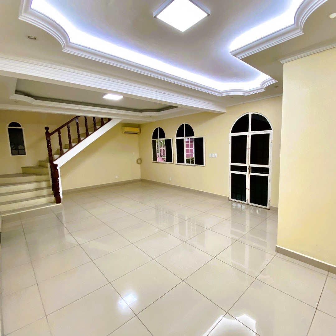 Imagem Casa com 4 Quartos para Alugar, 458 m²em Aleixo - Manaus