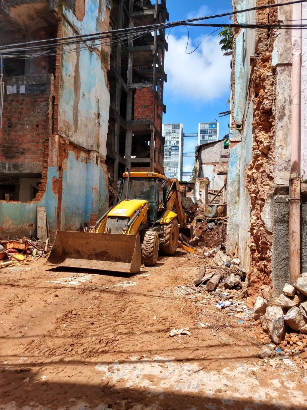 Imagem Terreno à Venda, 250 m²em Dois de Julho - Salvador