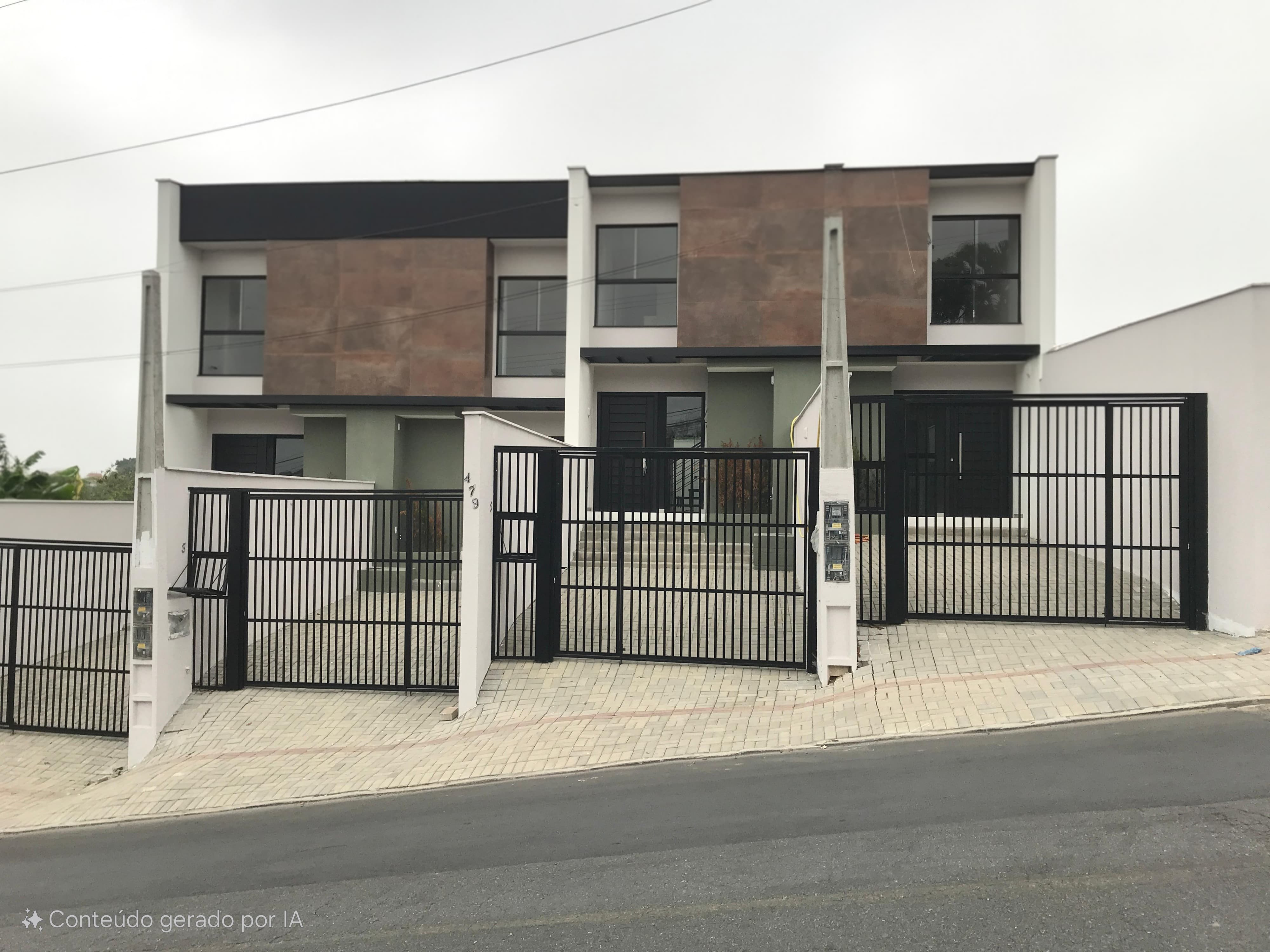 Sobrado com 2 Quartos à Venda, 110 m² em Floresta - Joinville