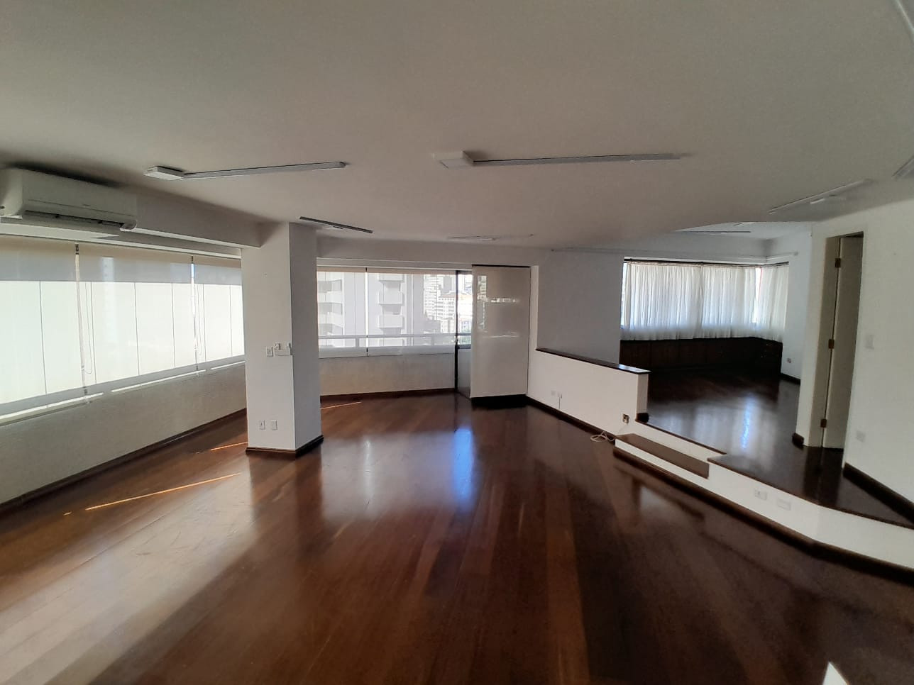Apartamento com 3 Quartos à Venda ou Locação, 245 m² em Aclimação - São Paulo