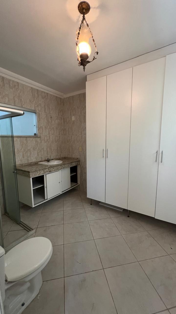 Imagem Casa de Condomínio com 3 Quartos para Alugar, 200 m²em Buraquinho - Lauro de Freitas Imagem Casa de Condomínio com 3 Quartos para Alugar, 200 m²em Buraquinho - Lauro de Freitas