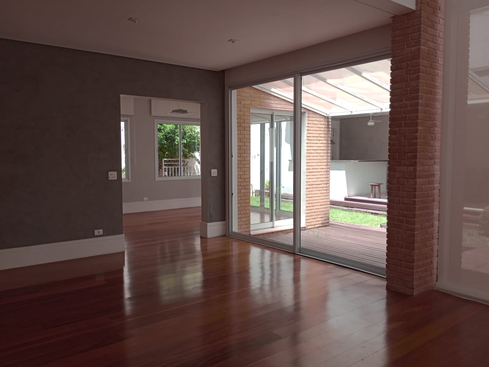 Imagem Casa de Condomínio com 4 Quartos à Venda, 380 m²em Alphaville - Santana de Parnaíba Imagem Casa de Condomínio com 4 Quartos à Venda, 380 m²em Alphaville - Santana de Parnaíba