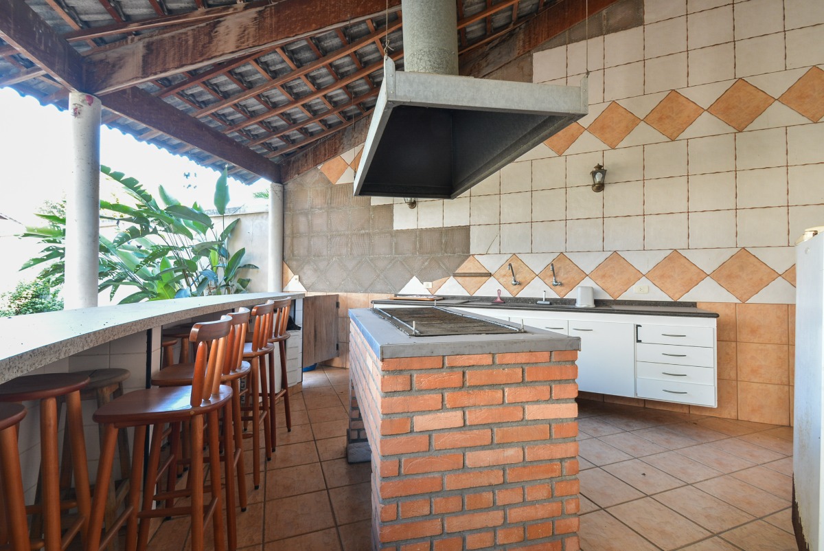 Imagem Casa com 4 Quartos à Venda, 450 m²em Caxingui - São Paulo