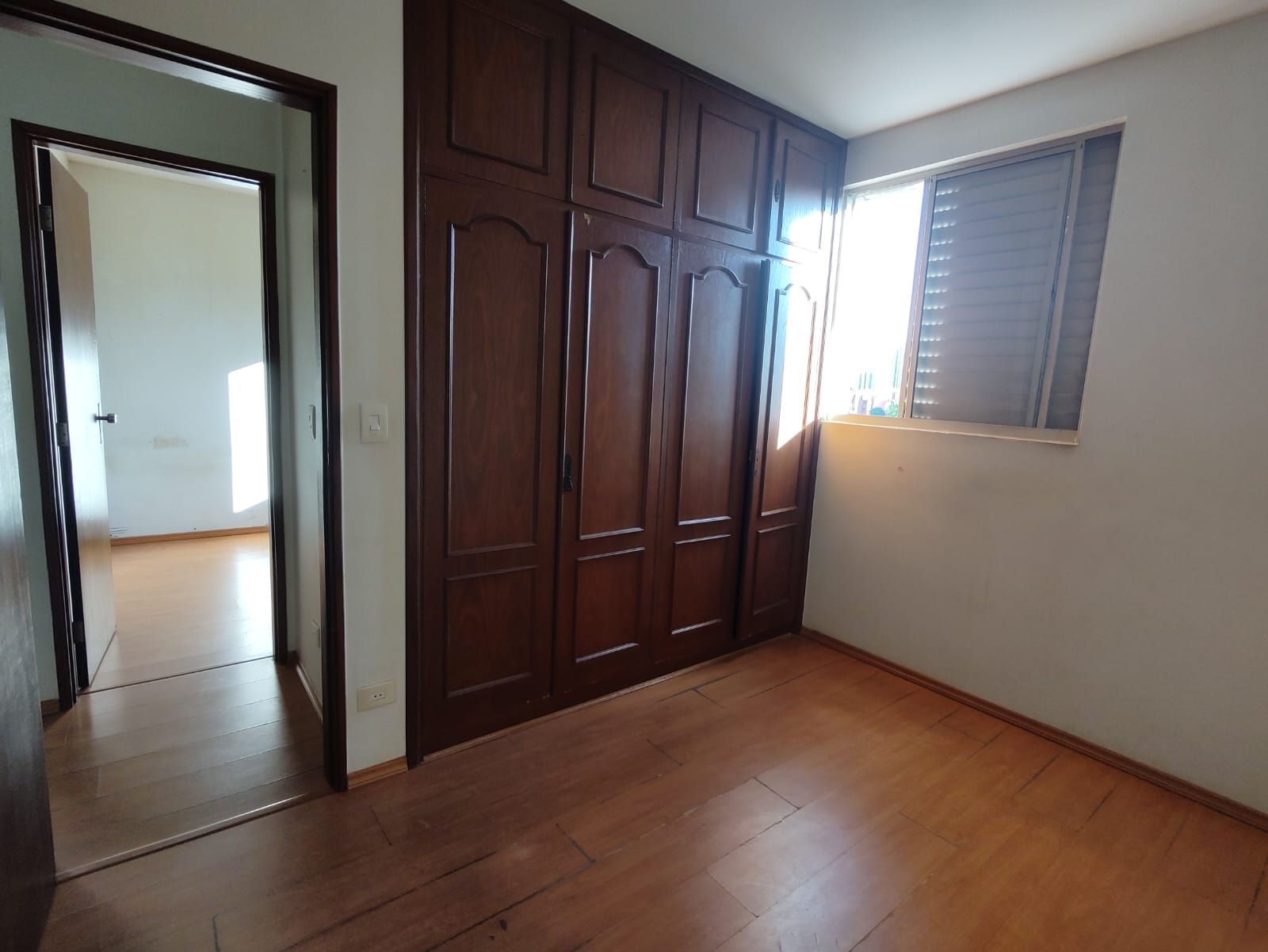 Imagem Apartamento com 3 Quartos à Venda, 64 m²em Cláudia - Londrina
