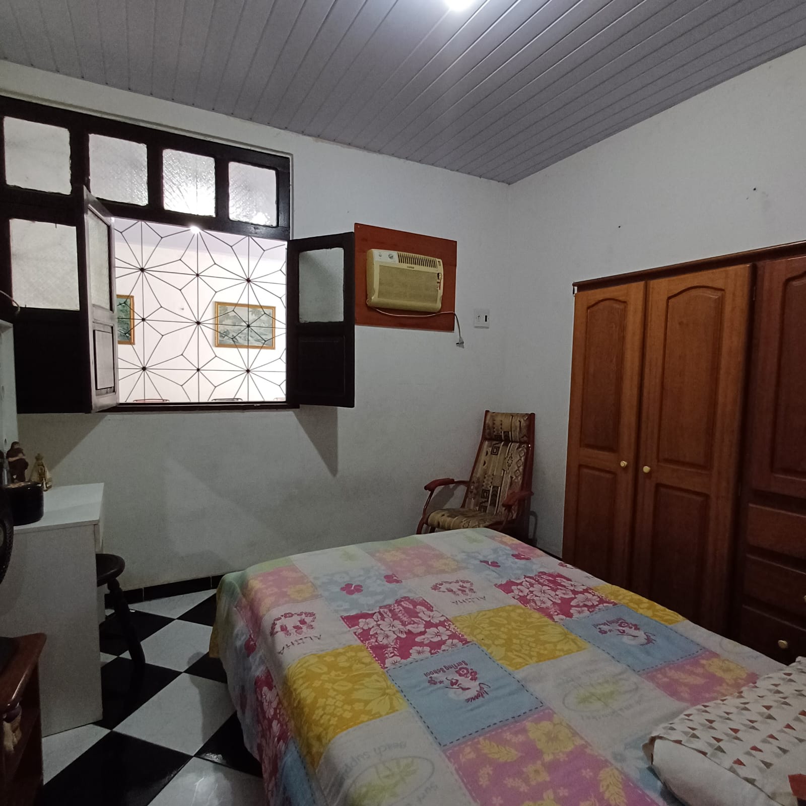 Imagem Casa com 4 Quartos à Venda, 263 m²em Dom Pedro I - Manaus Imagem Casa com 4 Quartos à Venda, 263 m²em Dom Pedro I - Manaus