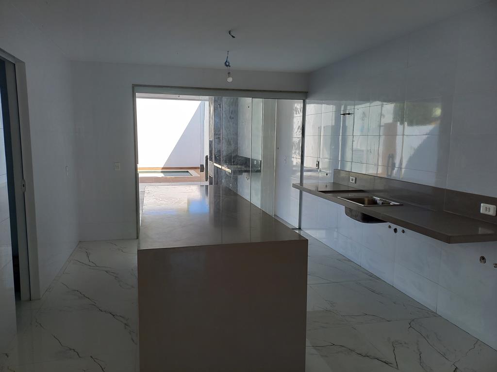 Imagem Casa com 4 Quartos à Venda, 214 m²em Itaipu - Niterói