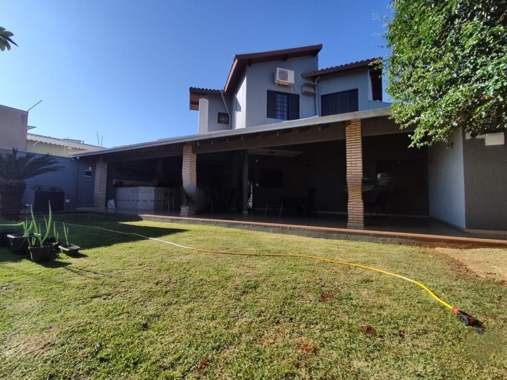 Imagem Sobrado com 4 Quartos à Venda, 254 m²em Parque Residencial Rita Vieira - Campo Grande