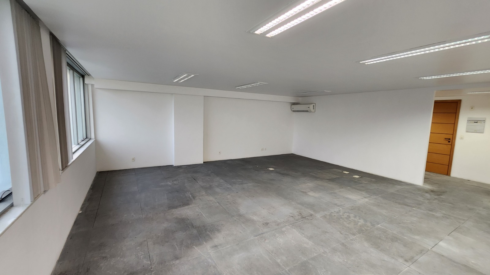 Imagem Sala Comercial à Venda ou Locação, 62 m²em Barra da Tijuca - Rio de Janeiro