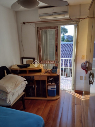 Imagem Casa com 3 Quartos à Venda, 185 m² em Santa Maria Goretti - Porto Alegre Imagem Casa com 3 Quartos à Venda, 185 m² em Santa Maria Goretti - Porto Alegre