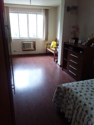 Imagem Casa com 4 Quartos à Venda, em Grajaú - Rio de Janeiro Imagem Casa com 4 Quartos à Venda, em Grajaú - Rio de Janeiro