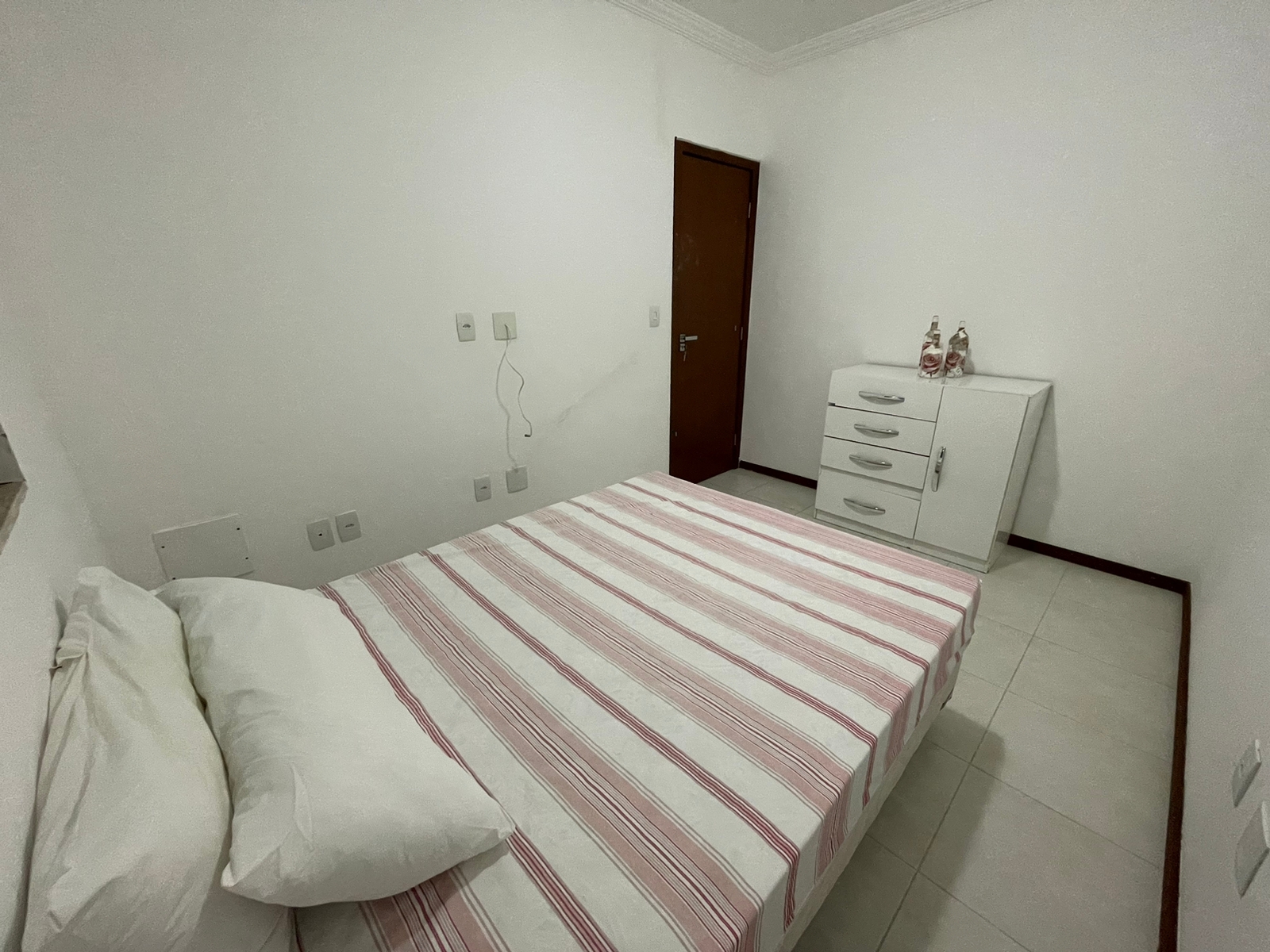 Imagem Casa com 4 Quartos para Alugar, 140 m² em Ipitanga - Lauro de Freitas Imagem Casa com 4 Quartos para Alugar, 140 m² em Ipitanga - Lauro de Freitas