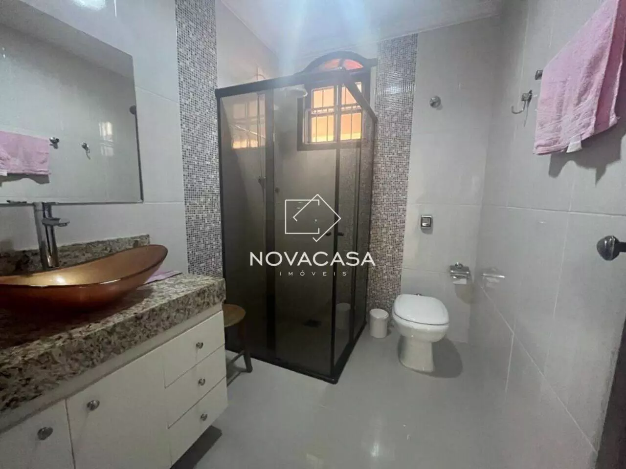 Imagem Casa com 4 Quartos à Venda, 380 m² em Santa Mônica - Belo Horizonte Imagem Casa com 4 Quartos à Venda, 380 m² em Santa Mônica - Belo Horizonte